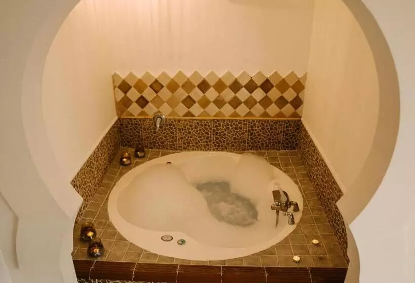 فندق ريفى Hospedería Ballesteros