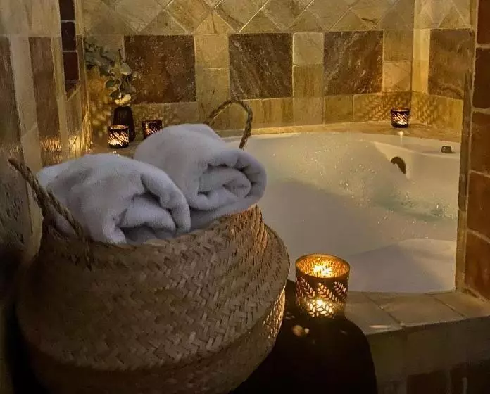 فندق ريفى Hospedería Ballesteros