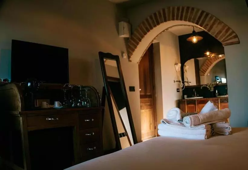 فندق ريفى Hospedería Ballesteros