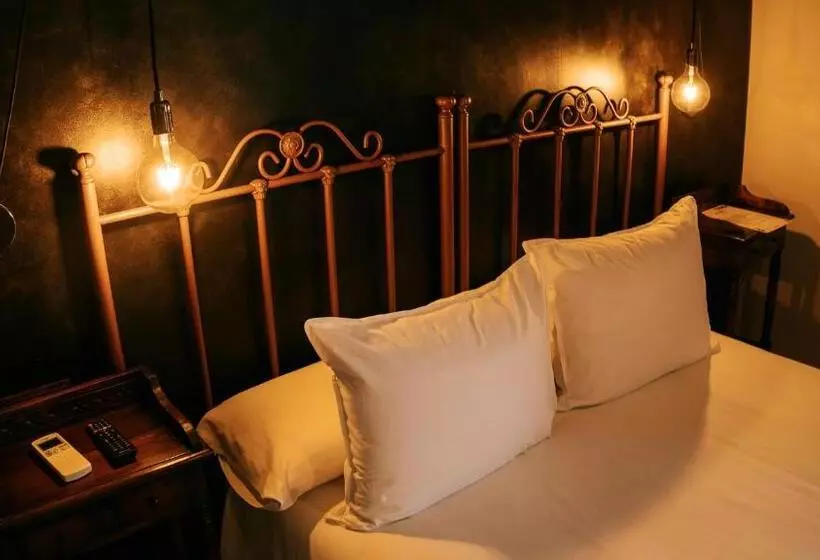 فندق ريفى Hospedería Ballesteros