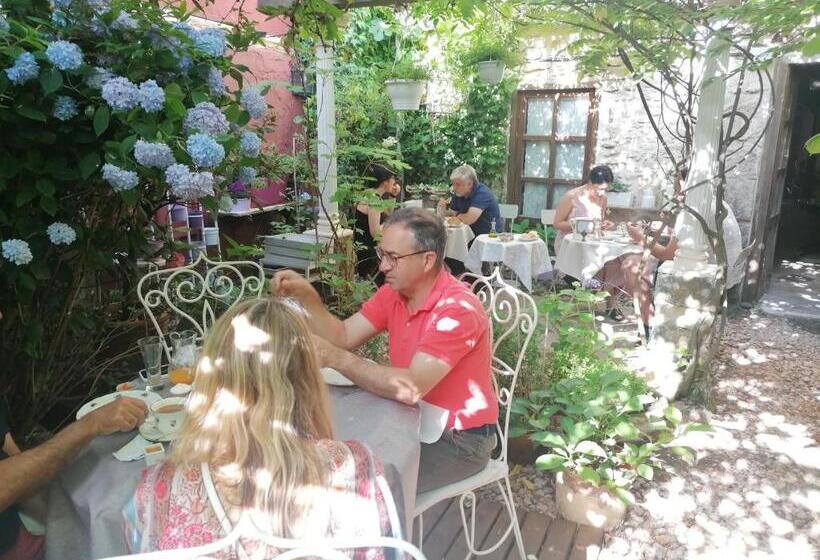 Сельский отель La Posada De Tamajon