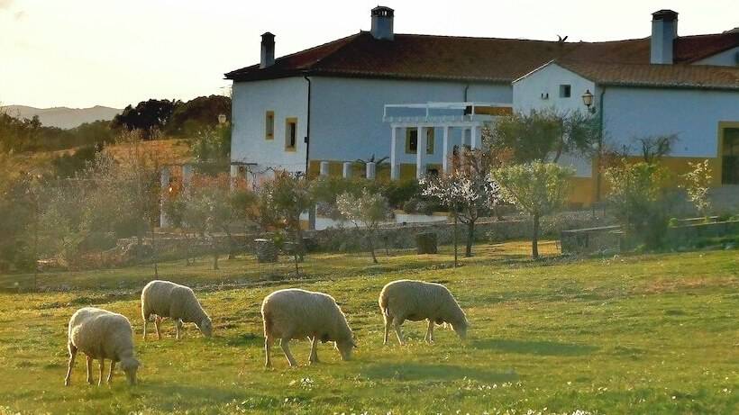 Palacio Viejo De Las Corchuelas