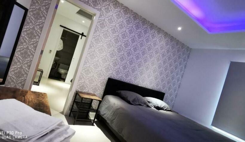 تختخواب و صبحانه La Pierre Du Diable