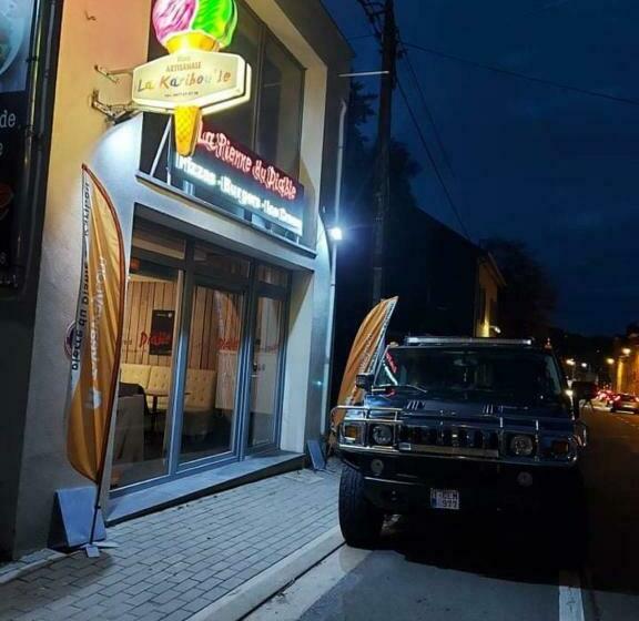 تختخواب و صبحانه La Pierre Du Diable