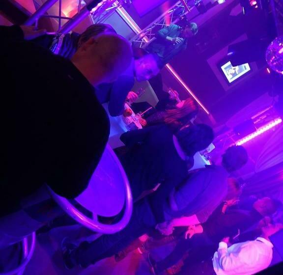 تختخواب و صبحانه La Pierre Du Diable