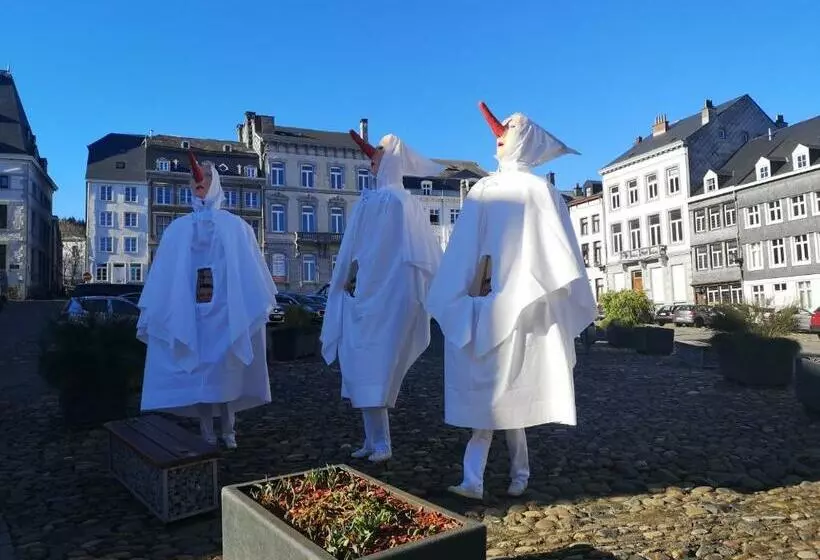 ベッドアンドブレックファースト La Pierre Du Diable