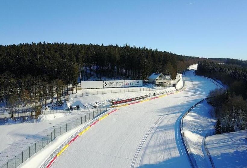 تختخواب و صبحانه La Pierre Du Diable