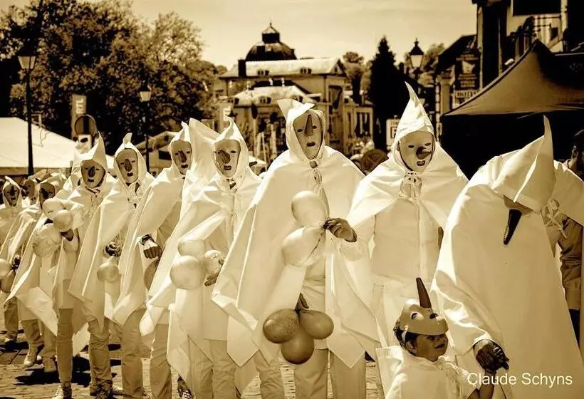 ベッドアンドブレックファースト La Pierre Du Diable