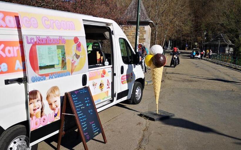 تختخواب و صبحانه La Pierre Du Diable