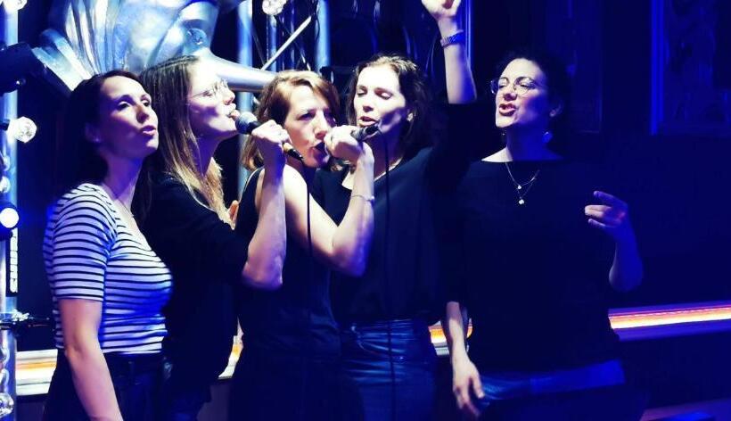 تختخواب و صبحانه La Pierre Du Diable