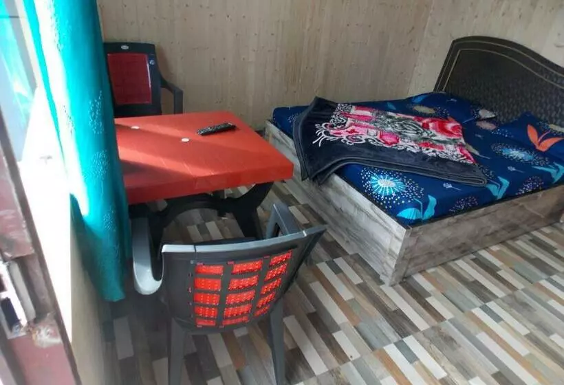 هتل Midway Restaurants & Guest House