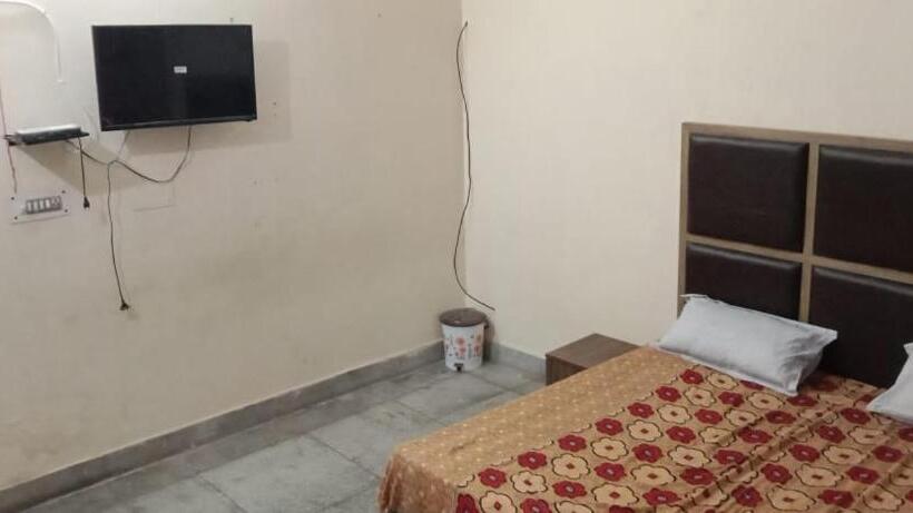 Hotel Spot On 83131 Saini Property