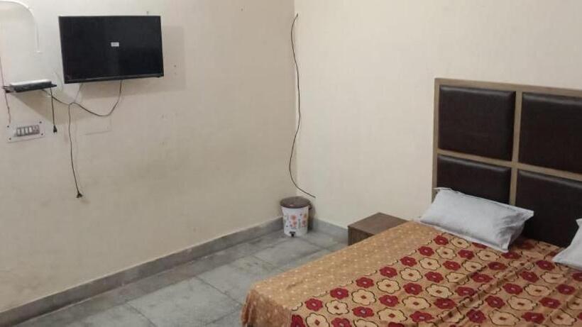 Hotel Spot On 83131 Saini Property