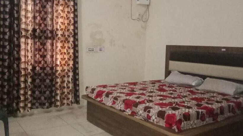 Hotel Spot On 83131 Saini Property