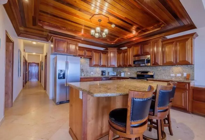 Hol Chan Reef Resort & Villas