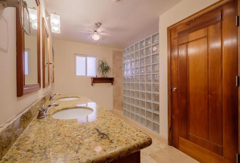 Hol Chan Reef Resort & Villas