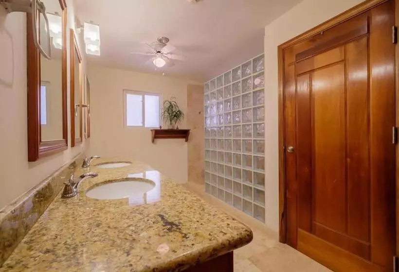 Hol Chan Reef Resort & Villas