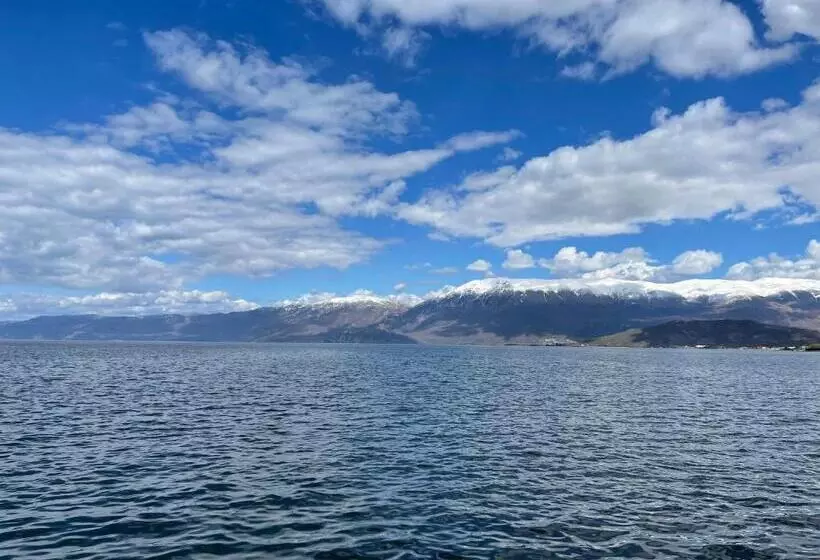 ホテル Rritja E Koranit