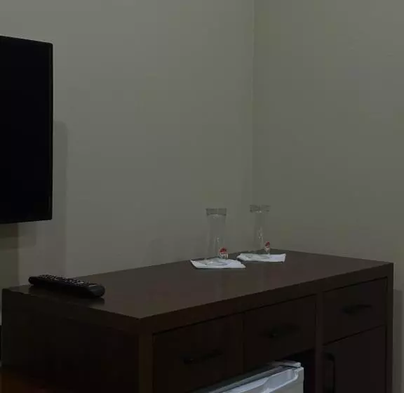 ホテル Rritja E Koranit