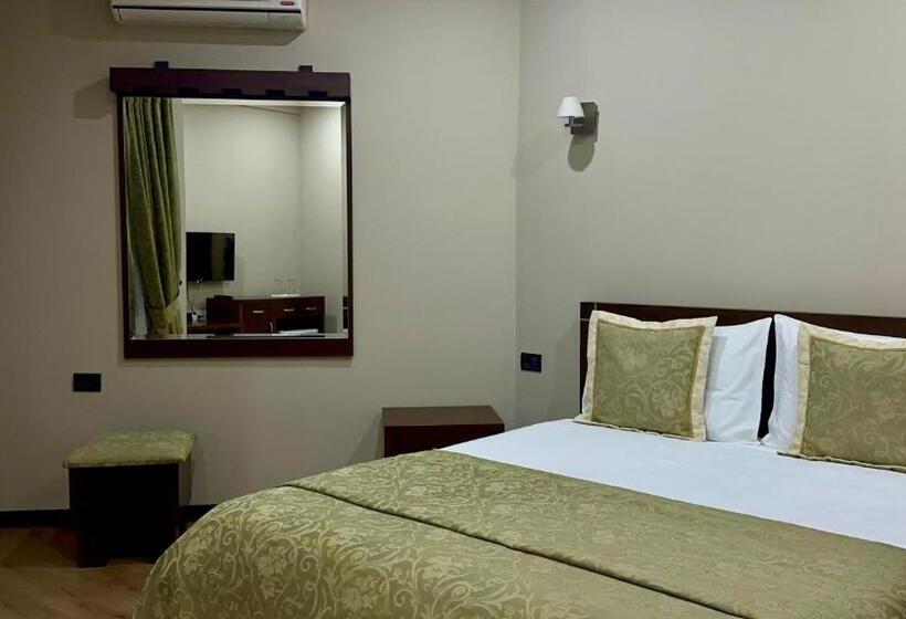 호텔 Rritja E Koranit