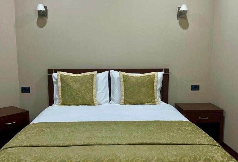 호텔 Rritja E Koranit