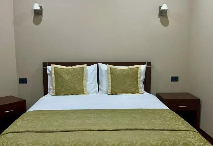 ホテル Rritja E Koranit