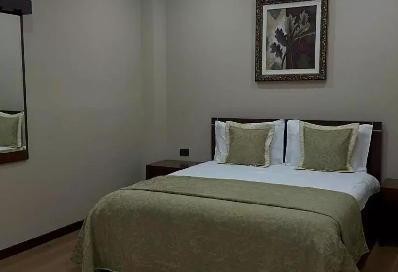 ホテル Rritja E Koranit