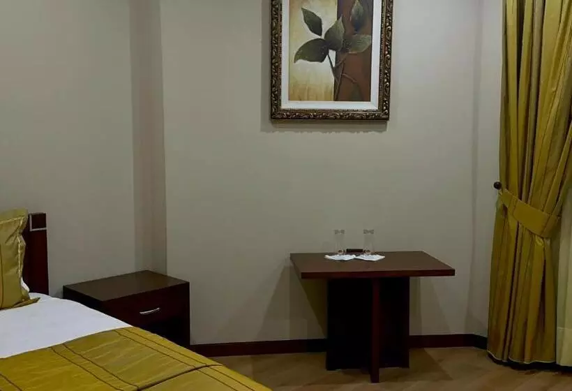 ホテル Rritja E Koranit