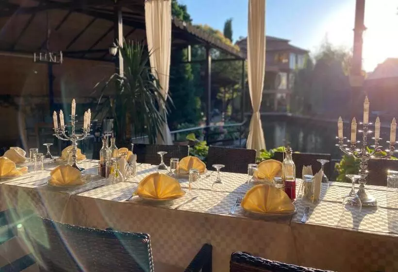 ホテル Rritja E Koranit