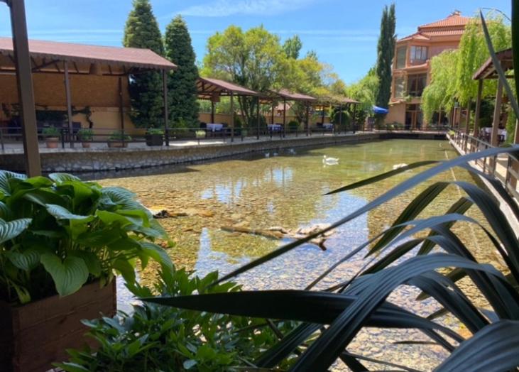 호텔 Rritja E Koranit