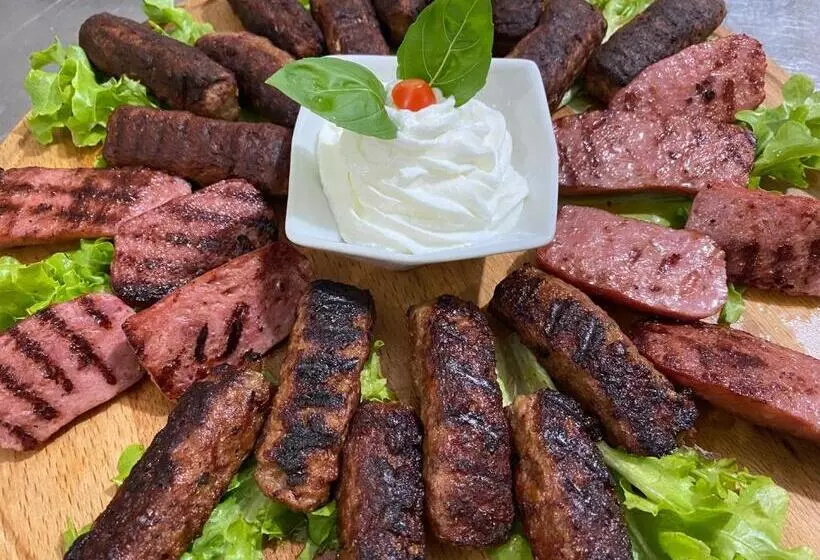 ホテル Rritja E Koranit