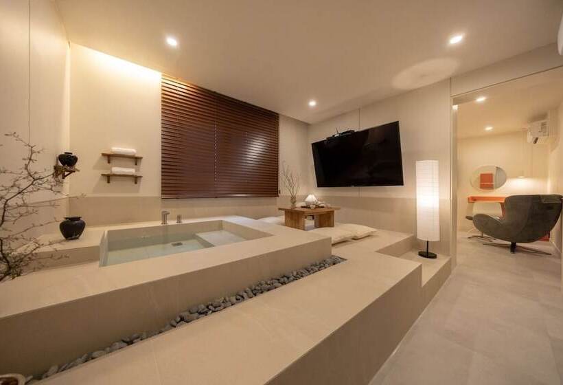 Nomad Aank Hotel Gumi