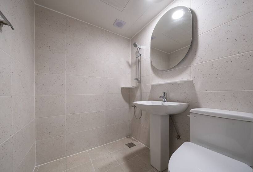 Nomad Aank Hotel Gumi