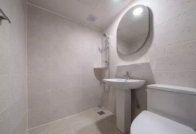 Nomad Aank Hotel Gumi