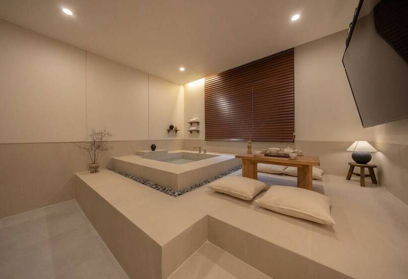 Nomad Aank Hotel Gumi