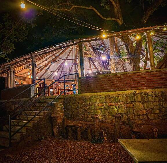 فندق صغير Birds Paradise Inn