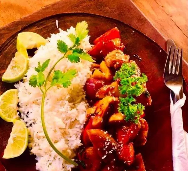 Backpack Beach Hostel & Reggae Bar