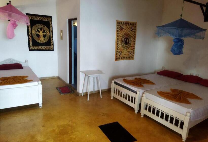 בית מלון כפרי Sunchaser Beach