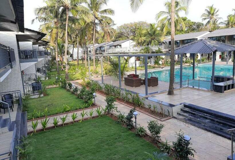 Foxoso La Beach Resort, Morjim