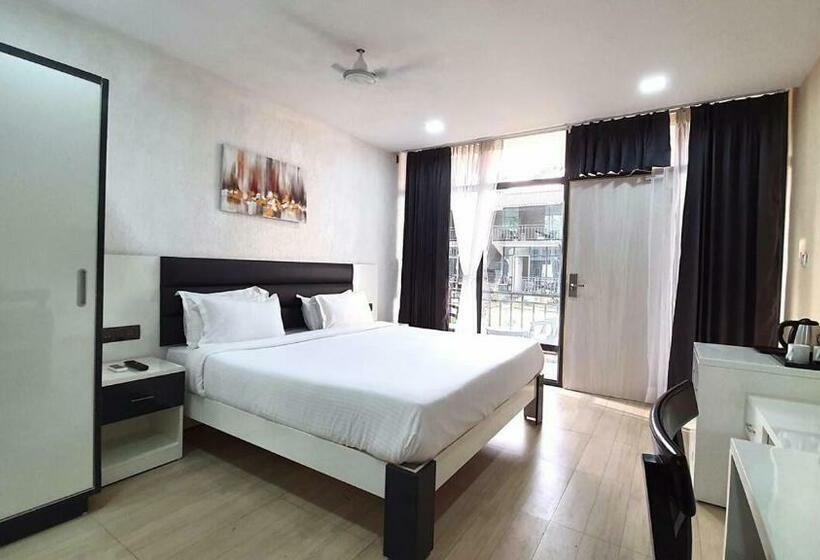 Foxoso La Beach Resort, Morjim