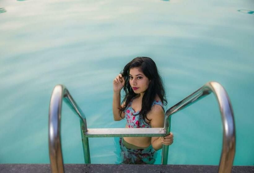 Foxoso La Beach Resort, Morjim