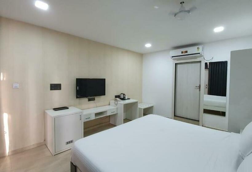 Foxoso La Beach Resort, Morjim