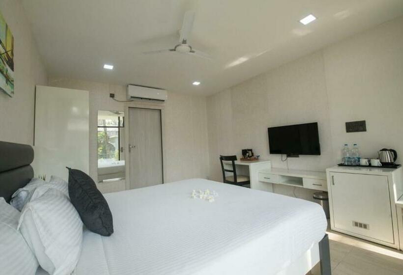 Foxoso La Beach Resort, Morjim