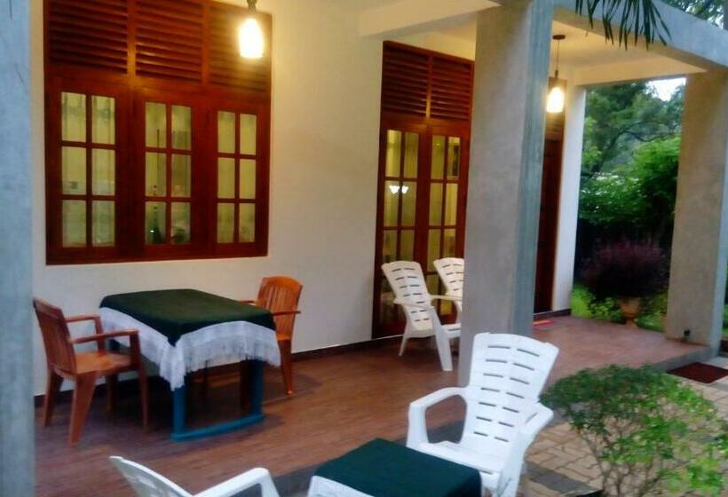 بنسيون Summerland Residence