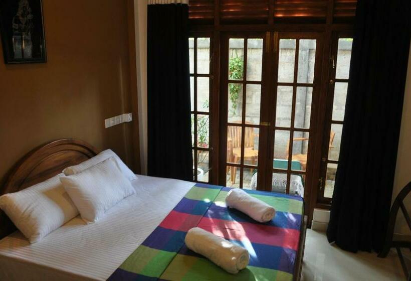 بنسيون Summerland Residence