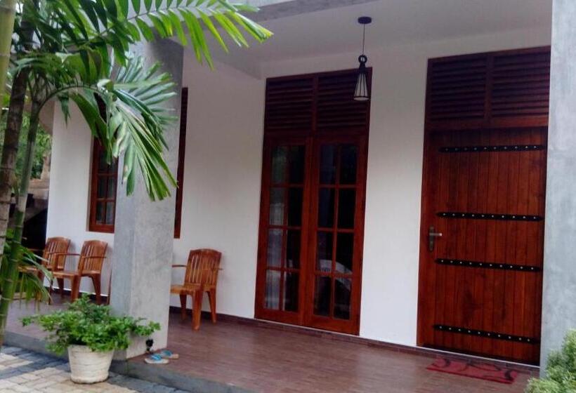 بنسيون Summerland Residence