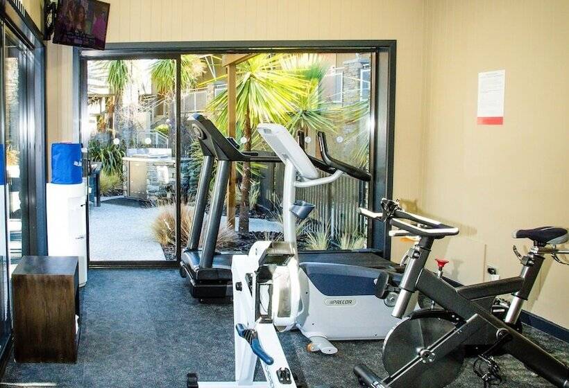 Hotel Club Wyndham Wanaka, Trademark Collection By Wyndham