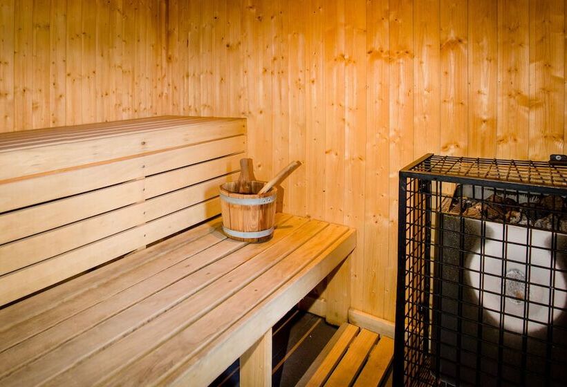 Hotel Club Wyndham Wanaka, Trademark Collection By Wyndham