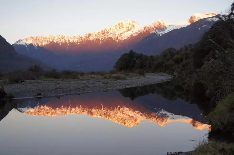 Отель Heritage Park Lodge