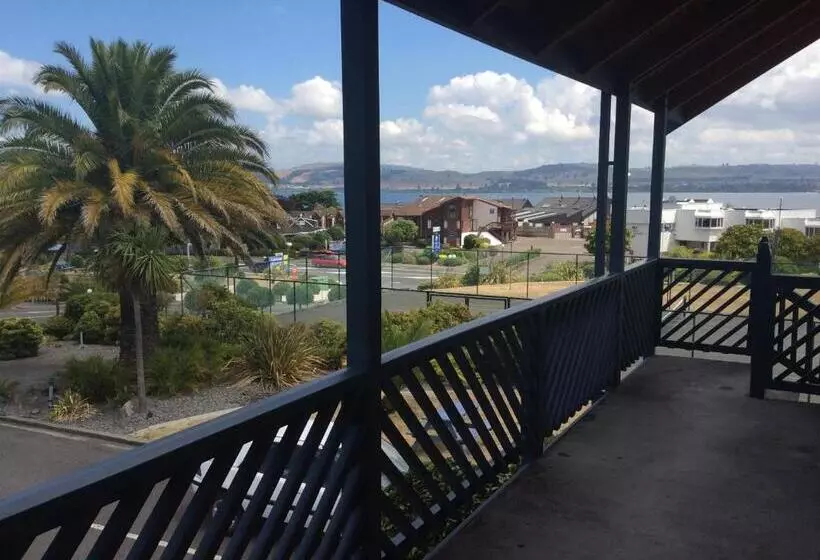 هتل Lakeland Resort Taupo